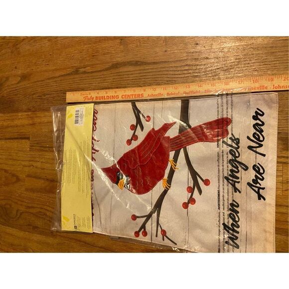 New Evergreen cardinals garden flag “when angels are near” 19x12" - Picture 2 of 2